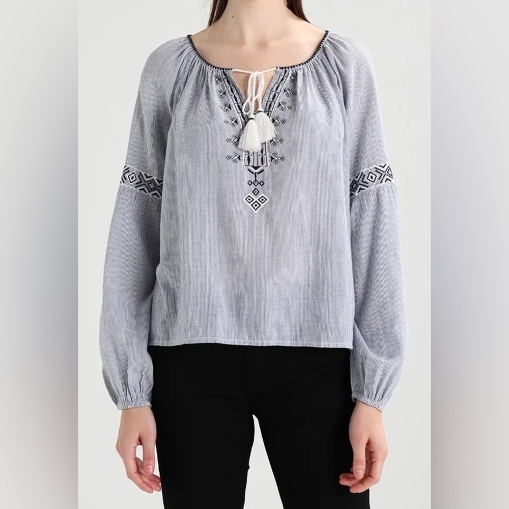 Abercrombie & Fitch Embroidered Blue Women's Top - Picture 2 of 10